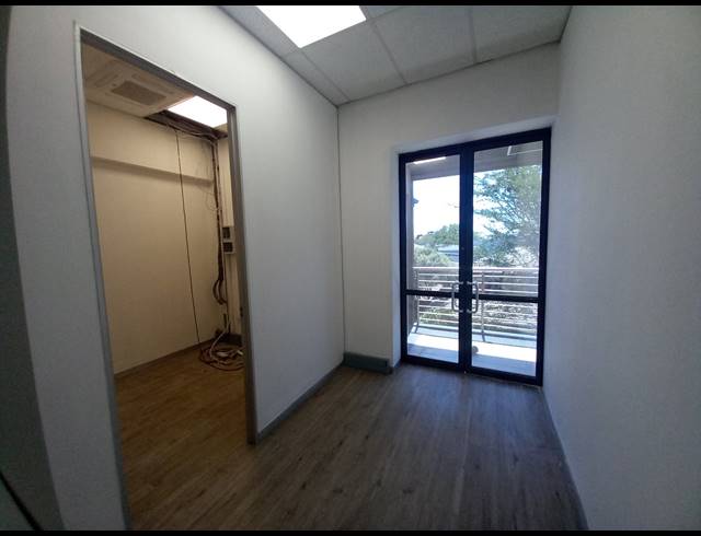409M² OFFICE TO LET IN BRYANSTON